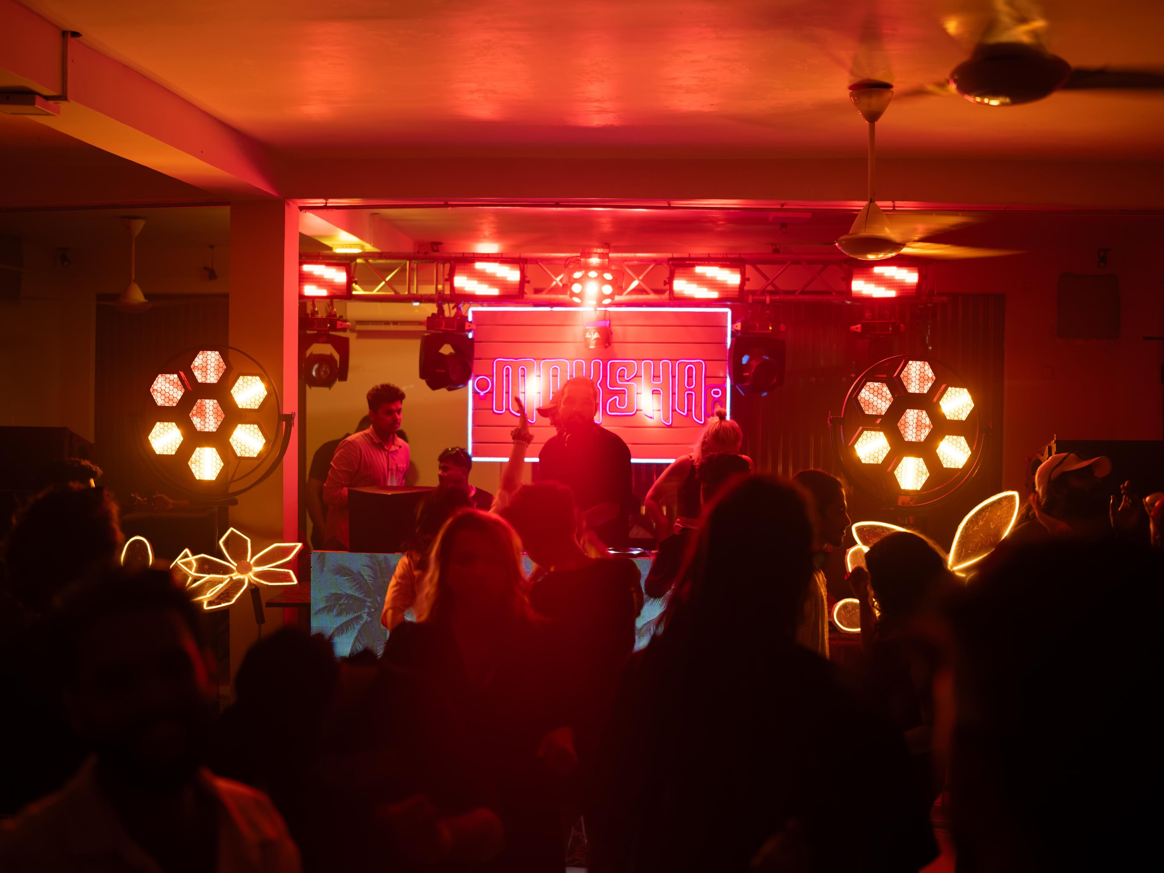 Crowd and stage lighting at Mokshaa Hiriketiya